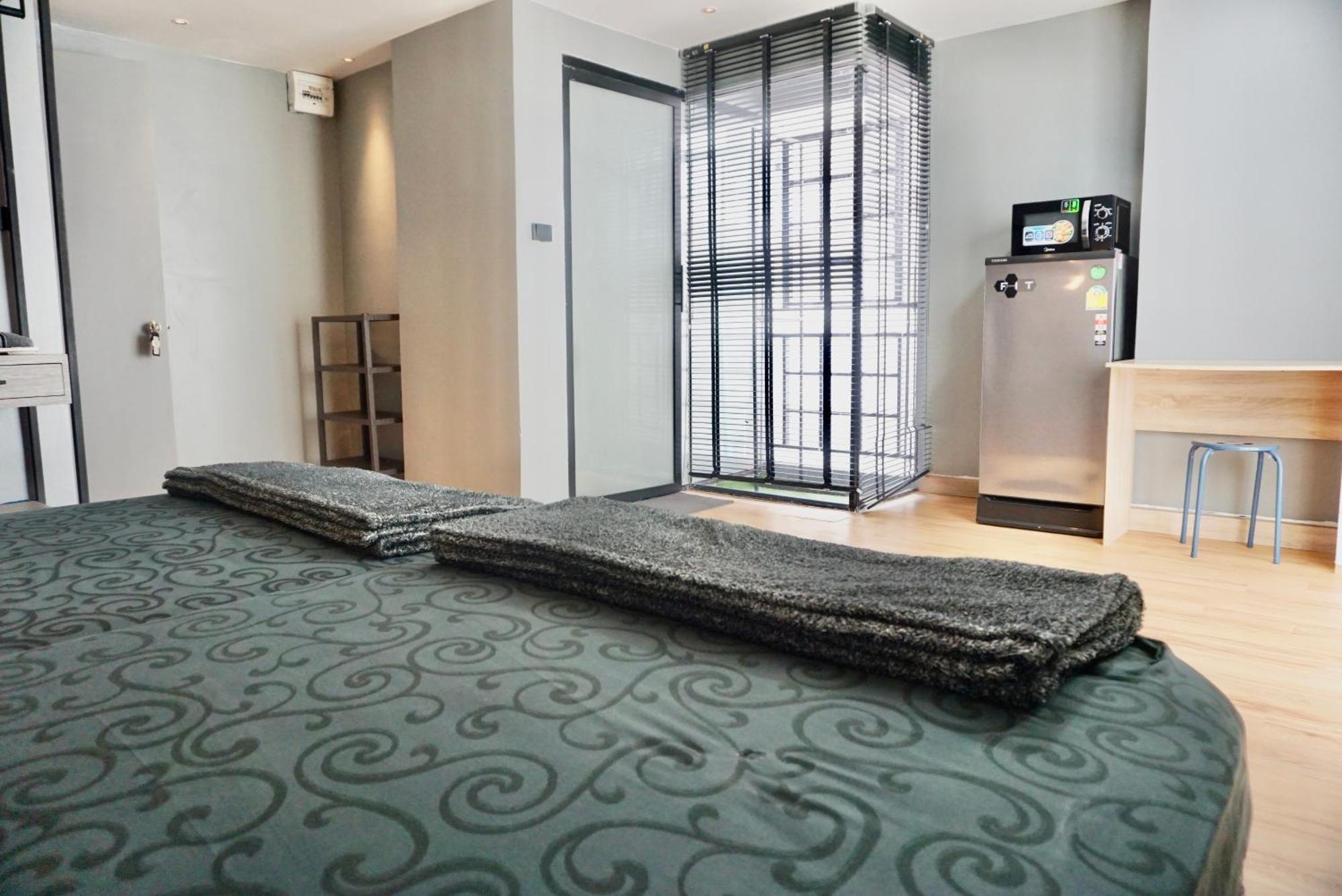 Hip And Funky Apartment Silom Soi 3, With Rooftop View Bangkok Exterior photo